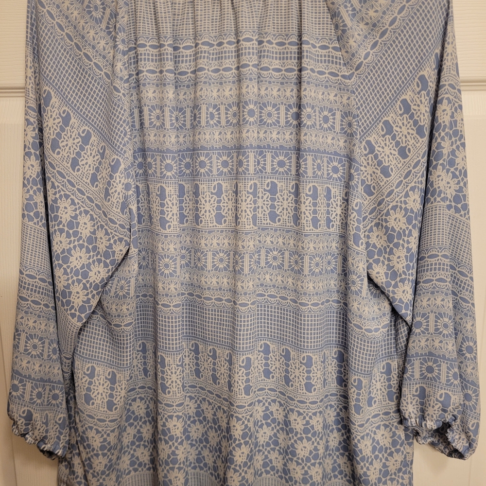 Ivanka Trump Blue & White Lace Pattern V-Neck Blouse SZ. XL - Picture 2 of 8